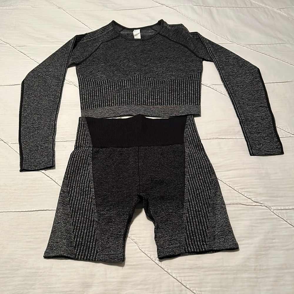 Fabletics Womens Workout set Shirt shorts Ombré Seamless L/S Medium Athletic